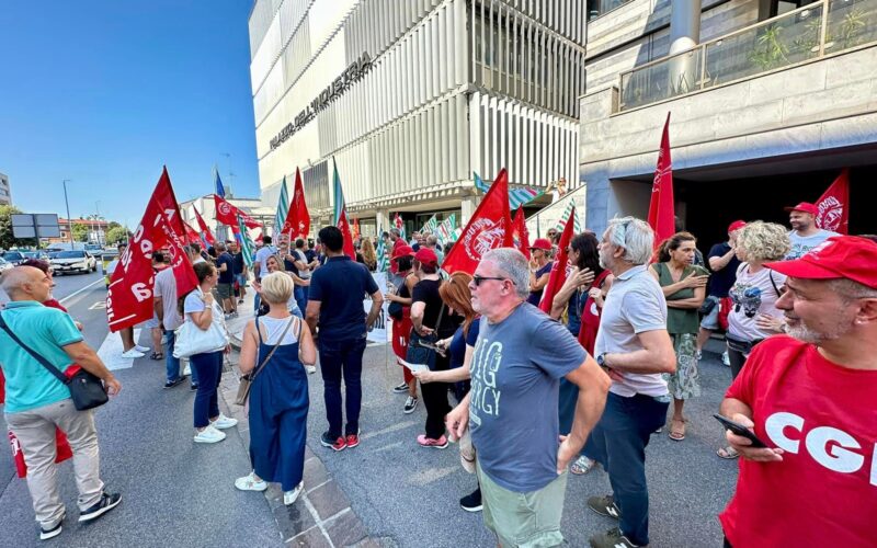 Prato, Confindustria disdetta accordi territoriali: sciopero e presidio di protesta Fim-Fiom-Uilm