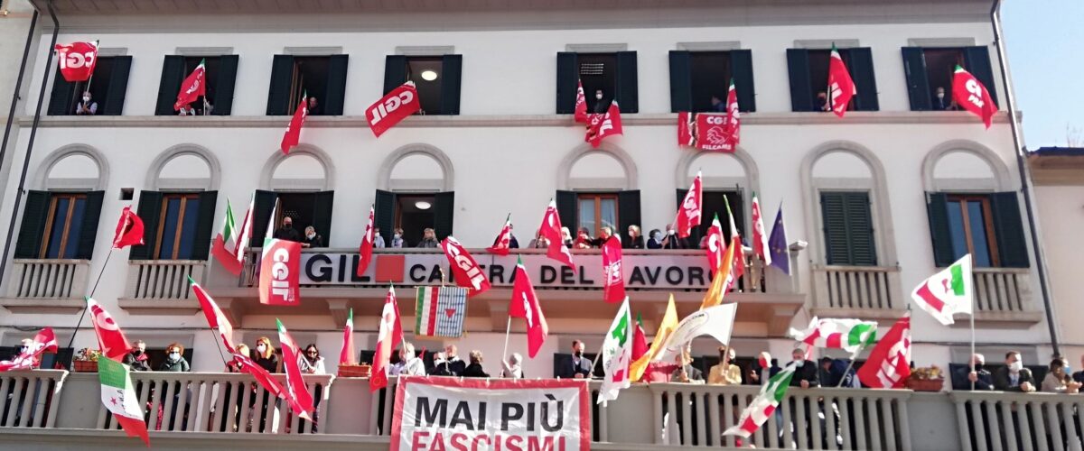 Al canto di “Bella Ciao” la solidarietà con la Cgil. Pancini: “Sciogliere le organizzazioni che si richiamano al fascismo”