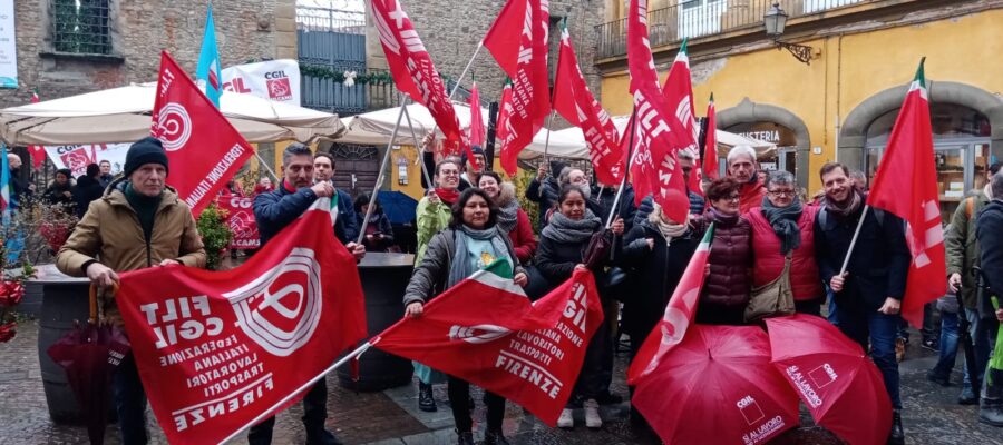 Sciopero generale. Presidio in piazza Buonamici, Pierattini (Cgil) e Zanieri (Uil): “E’ una legge di bilancio che colpisce i lavoratori e i più poveri”.